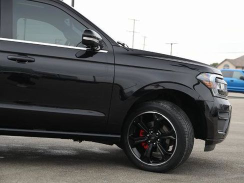 Certified 2023 Ford Expedition Limited image 5
