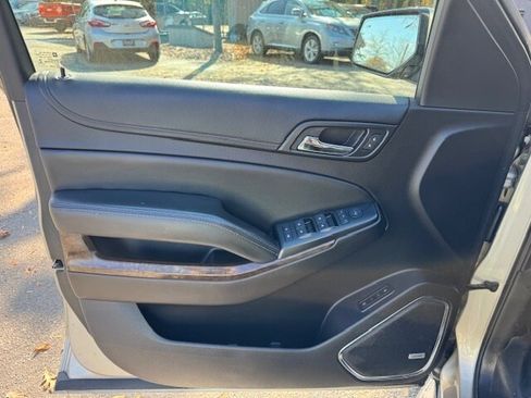 Used 2016 Chevrolet Suburban LT image 9