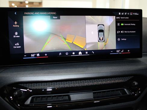 Used 2025 BMW 430i Coupe w/ M Sport Package image 17