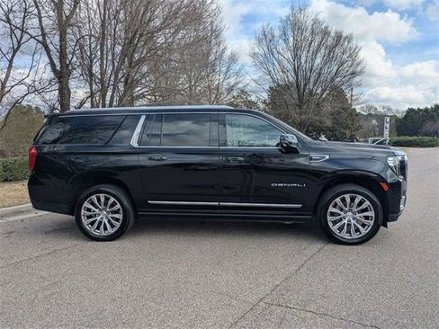 Used 2022 GMC Yukon XL Denali image 7