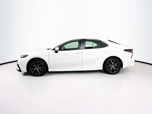 Used 2023 Toyota Camry SE w/ Cold Weather Package image 4