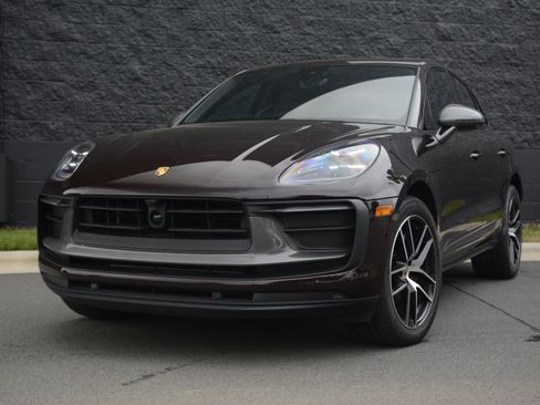 Certified 2026 Porsche Macan Turbo AWD/4WD image 1