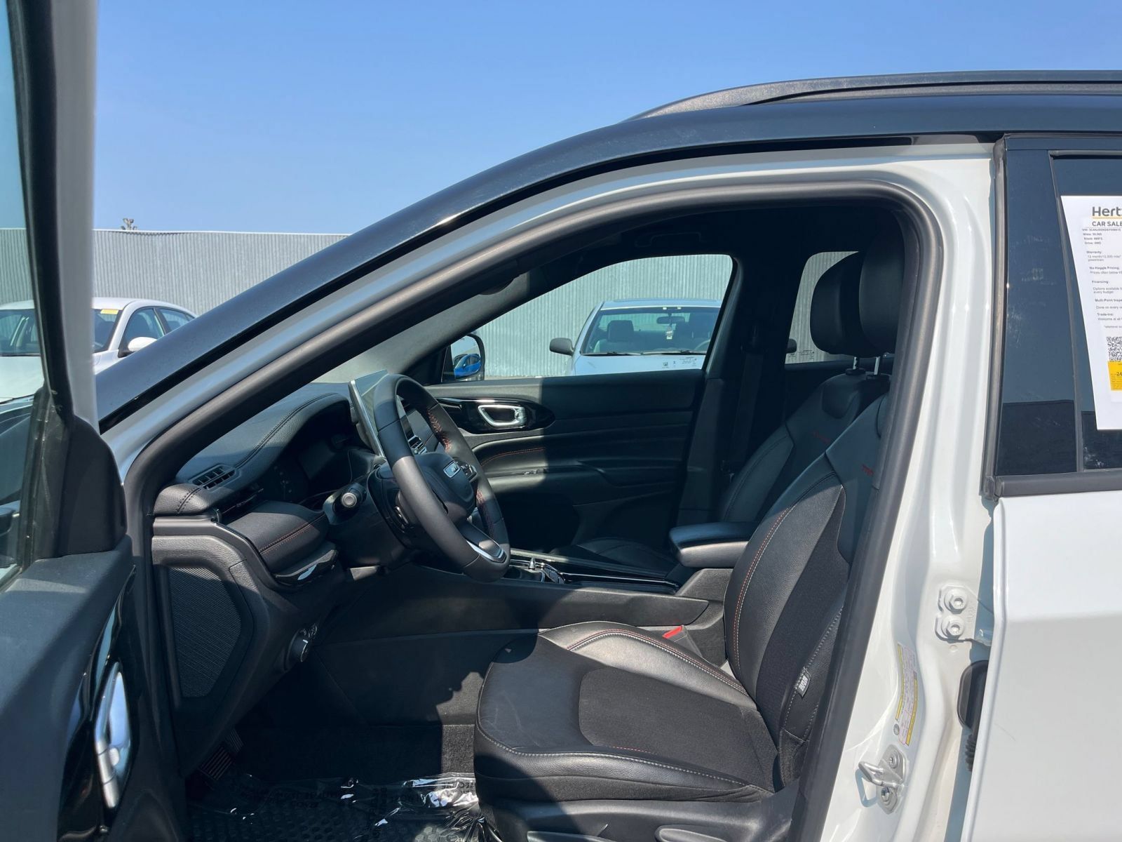 Used 2025 Jeep Compass Trailhawk AWD/4WD image 25