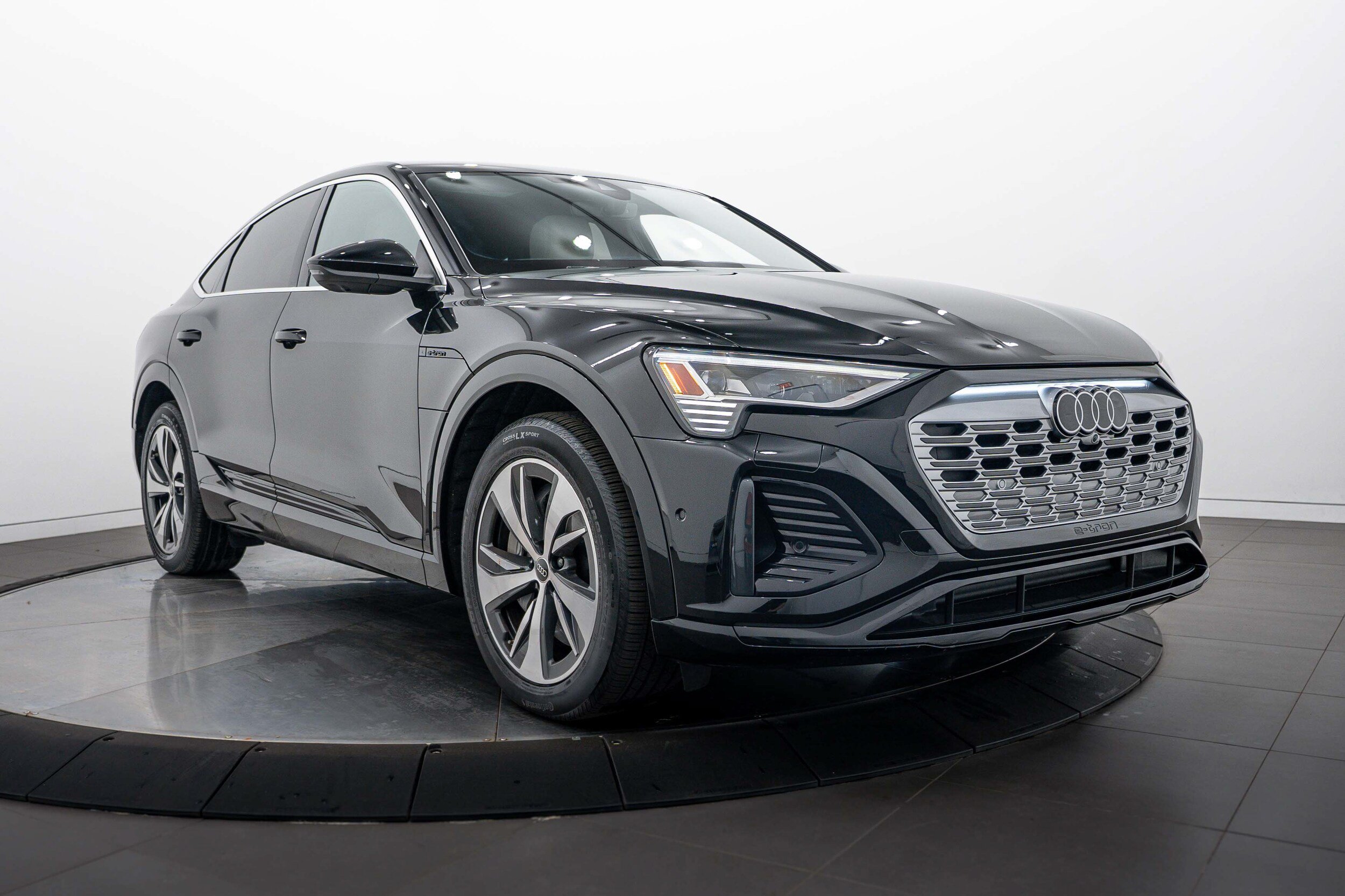 Certified 2024 Audi Q8 e-tron Prestige w/ Prestige Package AWD/4WD image 2