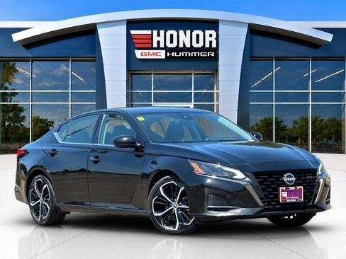 Used 2024 Nissan Altima 2.5 SR FWD image 2