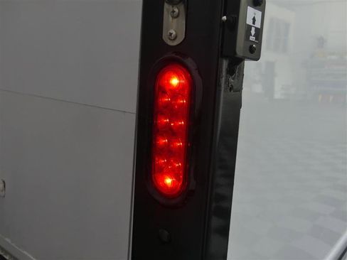 Used 2019 Ford E-450 and Econoline 450 Super Duty w/ Power Windows & Locks Group image 12