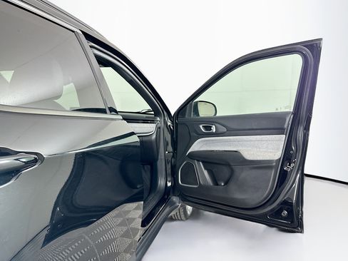 Used 2024 Jeep Compass Latitude image 30