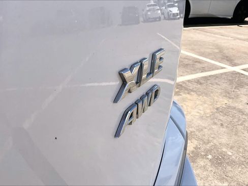 Used 2016 Toyota RAV4 XLE AWD/4WD image 10