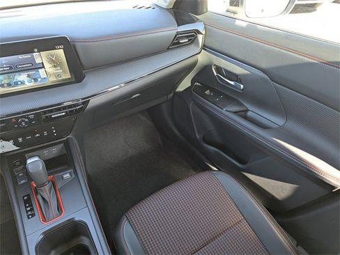 Certified 2025 Nissan Kicks SR image 22