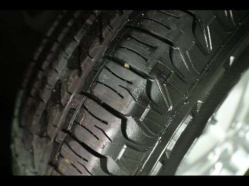 Used 2023 Jeep Grand Cherokee Laredo image 6