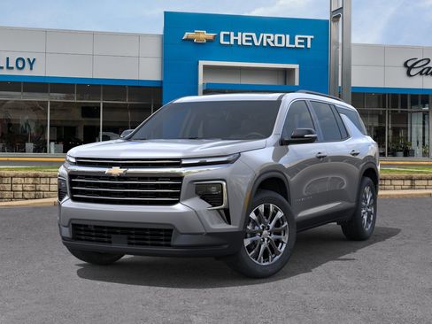 Used 2026 Chevrolet Traverse LT image 7