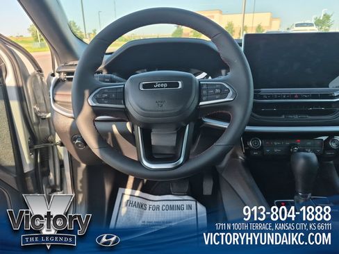 Used 2026 Jeep Compass Trailhawk AWD/4WD image 13