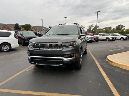 Used 2022 Jeep Grand Wagoneer Series II w/ Convenience Group III AWD/4WD image 3