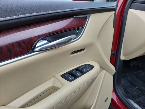 Used 2017 Cadillac XT5 Luxury w/ Driver Awareness Package image 18