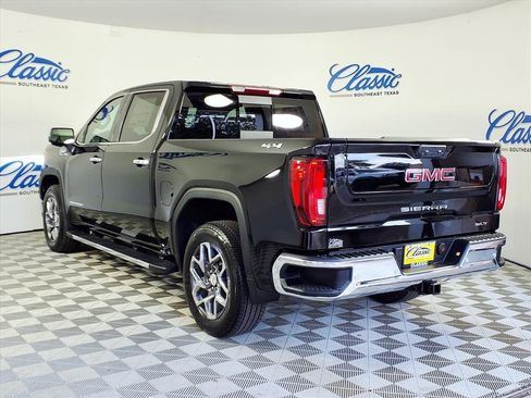New 2026 GMC Sierra 1500 SLT image 2