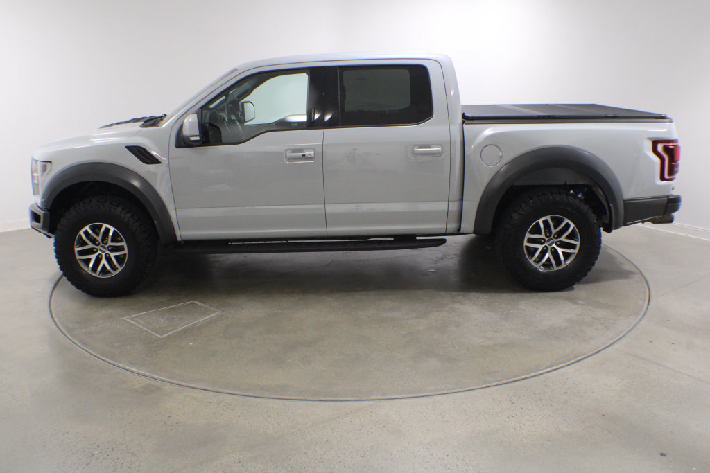 Used 2017 Ford F150 Raptor w/ Equipment Group 802A Luxury AWD/4WD image 3