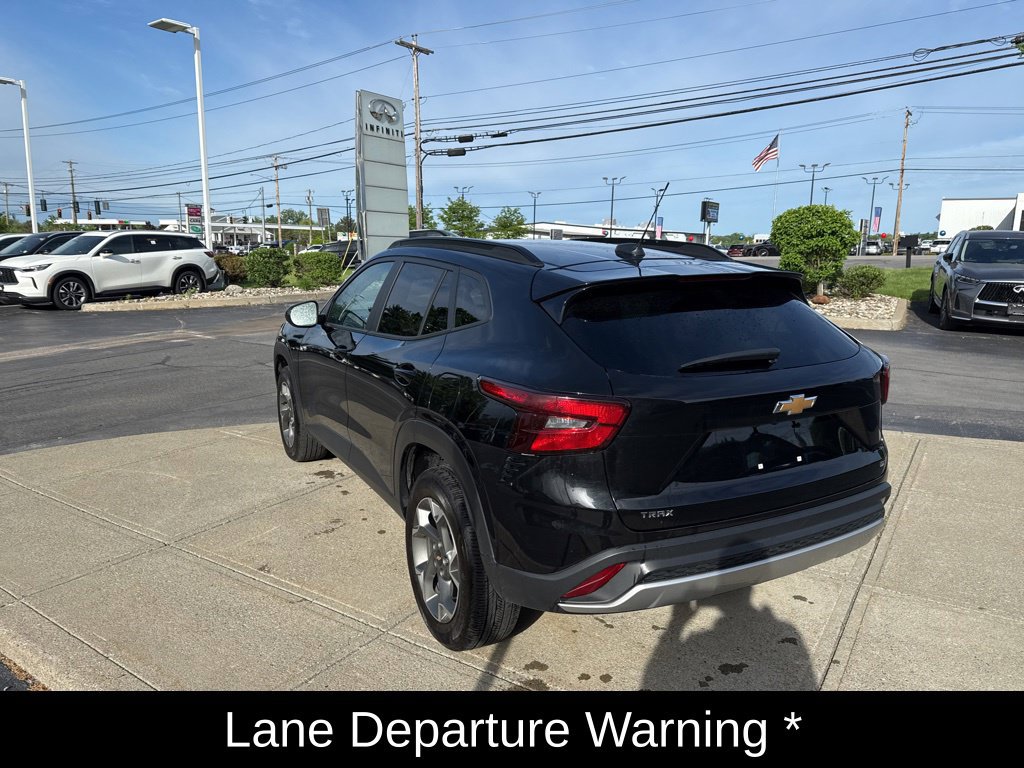 Used 2025 Chevrolet Trax LT w/ LT Convenience Package FWD image 6