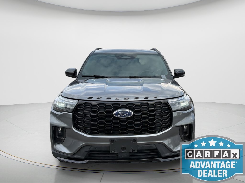 Used 2025 Ford Explorer ST-Line AWD/4WD image 2