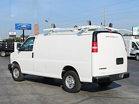 Used 2024 Chevrolet Express 2500 w/ Driver Convenience Package RWD image 4