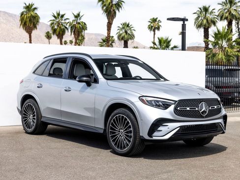 Used 2026 Mercedes-Benz GLC 300 image 2