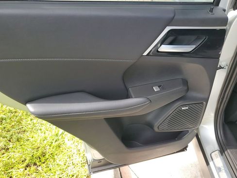 New 2025 Mitsubishi Outlander SE image 12