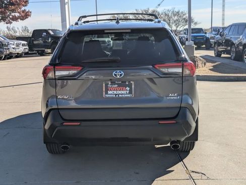 Used 2022 Toyota RAV4 XLE image 7