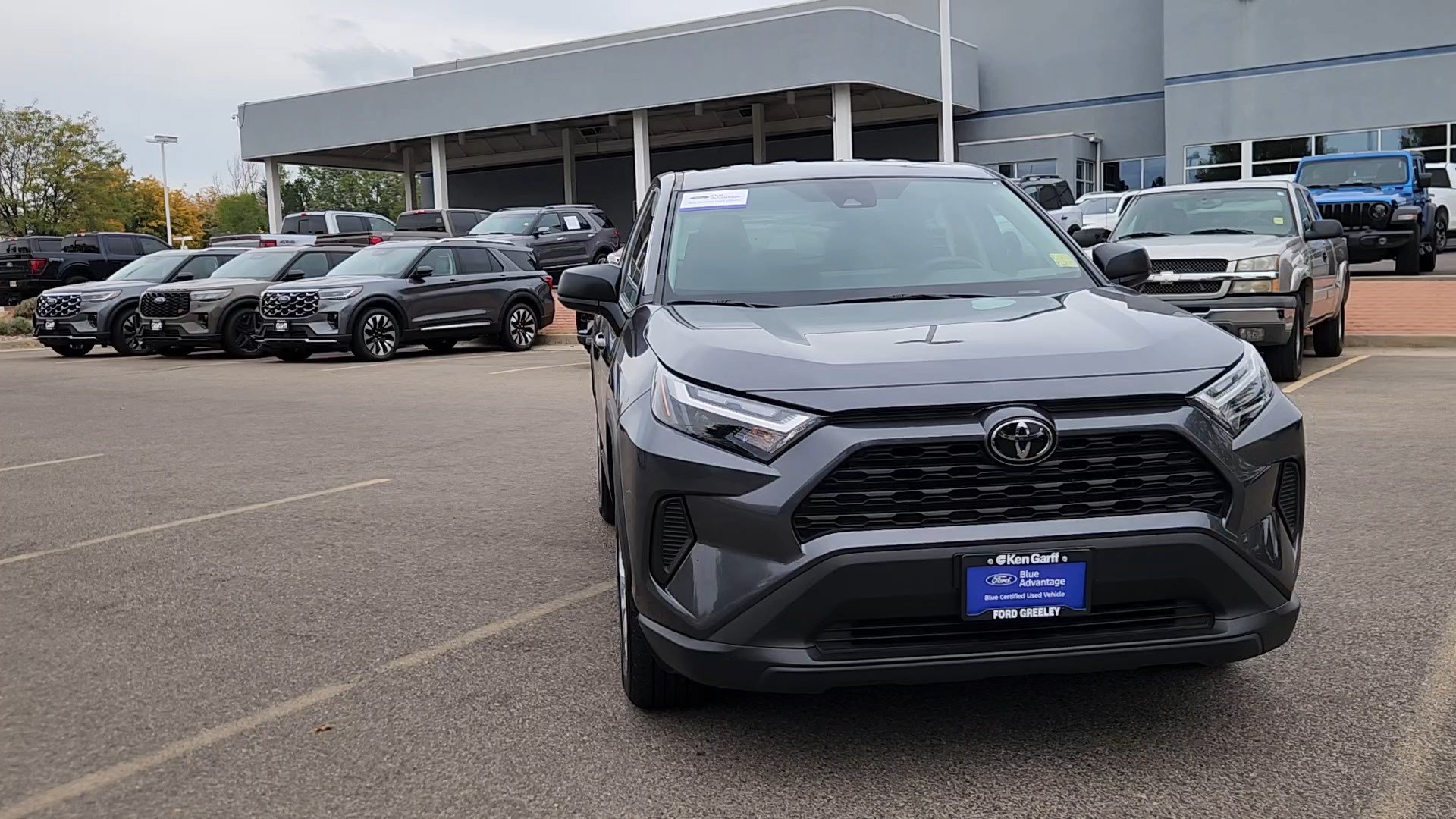 Used 2025 Toyota RAV4 LE AWD/4WD image 6
