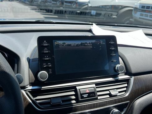Used 2018 Honda Accord EX image 24