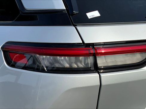 New 2025 Jeep Grand Cherokee Limited w/ Black Appearance Package image 11