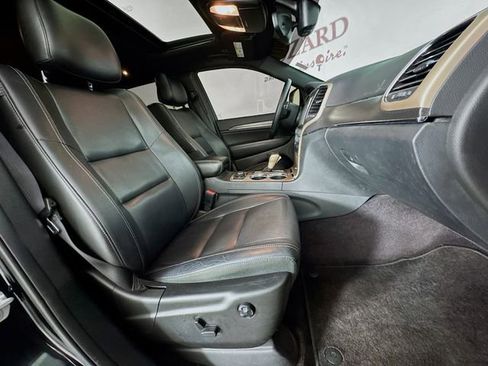 Used 2017 Jeep Grand Cherokee Limited image 33