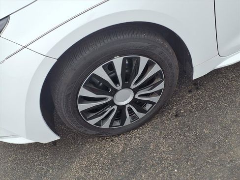 Used 2022 Toyota Corolla LE image 22