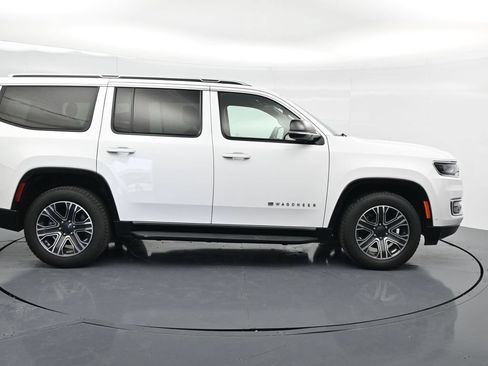 Used 2024 Jeep Wagoneer Series II RWD image 8