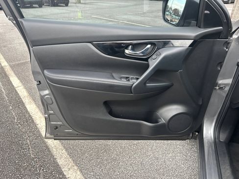 Used 2020 Nissan Rogue Sport SV image 10