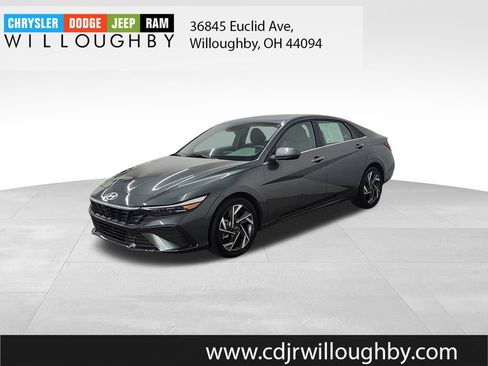 Used 2025 Hyundai Elantra SEL FWD image 1