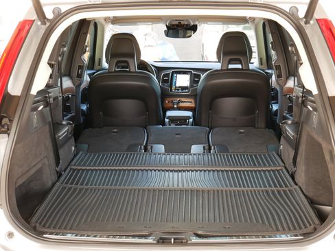 Used 2022 Volvo XC90 T6 Momentum w/ Protection Package image 31