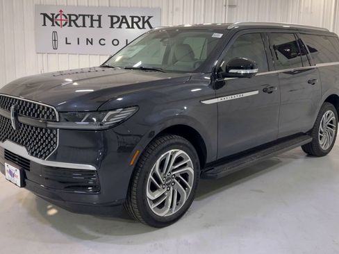 New 2026 Lincoln Navigator L Premier image 5
