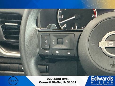 Used 2023 Nissan Rogue SV AWD/4WD image 17