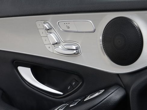 Used 2019 Mercedes-Benz GLC 300 4MATIC image 7
