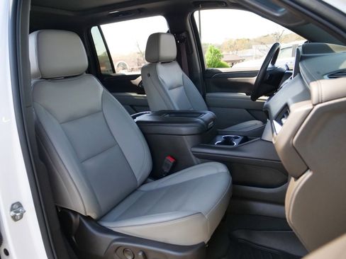 Used 2022 GMC Yukon XL SLT w/ SLT Premium Package image 42