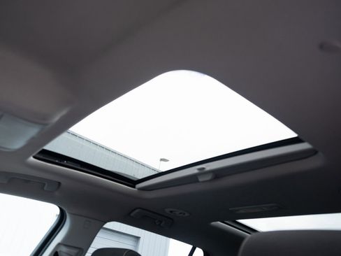 Used 2022 GMC Acadia SLE image 13