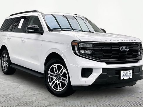 Certified 2025 Ford Expedition Active AWD/4WD image 12
