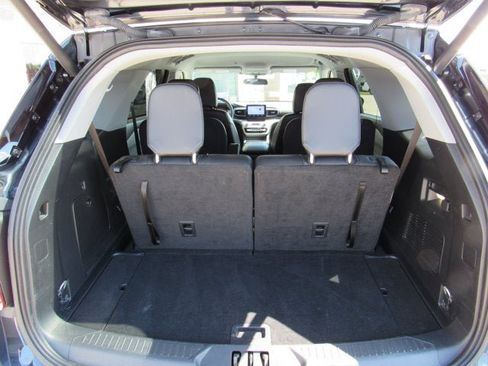 Used 2024 Ford Explorer XLT w/ Equipment Group 202A AWD/4WD image 32