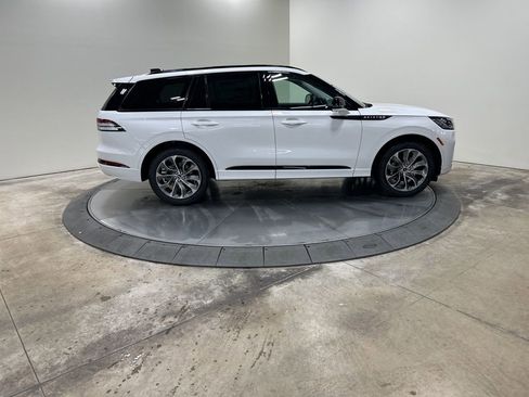 New 2026 Lincoln Aviator Premiere w/ Jet Appearance Package image 4
