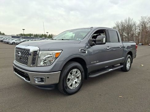 Used 2017 Nissan Titan SV image 3