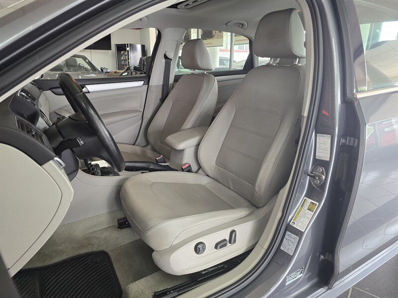 Used 2013 Volkswagen Passat TDI SE FWD image 9