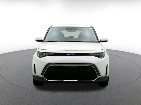 Used 2025 Kia Soul LX w/ LX Technology Package FWD image 2