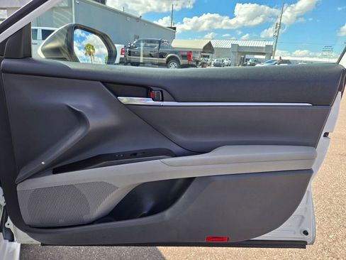 Used 2022 Toyota Camry SE image 41