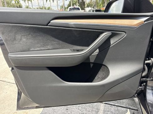 Used 2025 Tesla Model Y Long Range RWD image 13