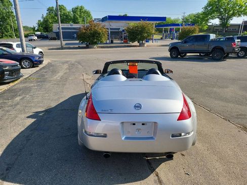 Used 2006 Nissan 350Z Enthusiast w/ (S02) Side Air Bags Pkg image 16