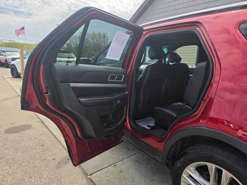Used 2016 Ford Explorer XLT w/ Equipment Group 202A AWD/4WD image 11